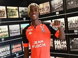 Trevoh chalobah and brother nathanial chalobah training with england england last season saw his first move away from england's second division when chalobah joined fc lorient, gaining valuable. Trevoh Chalobah Signs New Chelsea Contract Joins Fc Lorient On Loan