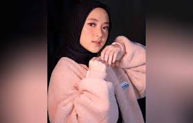 Buruan segera download lagu mp3 sholawat gambus nissa sabyan full album, ada video religi terbaru. Dituduh Jadi Orang Ketiga Nissa Sabyan Banjir Cibiran Di Medsos