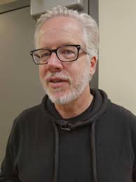 Tori, le orang-outan forcé à arrêter de fumer