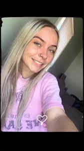 Does Sarper's hair look fake?