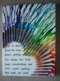 Einfach Mit Heisskleber Crayola Wachsmalstifte Auf Einer Leinwand Befestigen Die Enden Mit Einem Fon Erhitzen Crayon Crafts Easy Art For Kids Crayon Art Melted