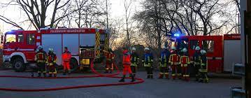 Zentraler ort für ausrüstung und fahrzeuge ist die feuerwache bzw. Berufsfeuerwehr Neumunster Twitterren Zwei Einsatze Gleichzeitig Feuer Im Mobelhaus In Wittorf Schornsteinbrand In Tungendorf Im Einsatz Waren Die Bf Neumunster Ff Wittorf Gadeland Tungendorf Dorf Tungendorf Stadt Sowie Der