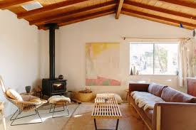 Une Maison A La Decoration En Tons De Terre Dans Le Desert Californien Planete Deco A Homes World Vie Dans Un Petit Appartement Salons Minimalistes Decoration Salon