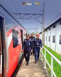 SobatSaranaKA siapa yang sudah nungguin sarana baru KRL CRRC yang nantinya  akan beroperasi di jalur Commuter Line Jabodetabek? Rabu (9/4), Direktur  Sarana Perkeretaapian didampingi Kepala Subdirektorat Kelaikan Sarana  Wilayah I dan Balai