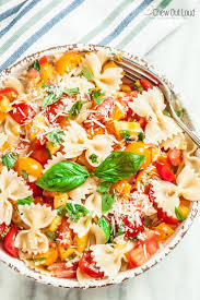 No Cook Tomato Garlic Sauce With Pasta Chew Out Loud