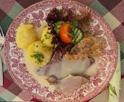 Braten in scheiben schneiden und mit meerrettichsoße servieren. Datei Tafelspitz In Meerrettich Sosse Jpg Wikipedia
