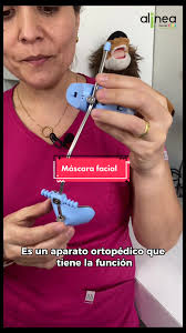 La Dra Carolina nos explica sobre la Máscara Facial, un aparato extraoral  ortopédico muy efectivo en niños👧🧑, para corregir maloclusiones de clase  III (mordida invertida) 🤗 ✅Este aparato ayuda a ...