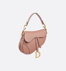 Nisa rindu betul nak kembali aktif menaip macam dulu! Pin Pada Dior