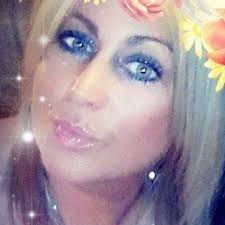 Deborah Lumsden's Instagram, Twitter & Facebook