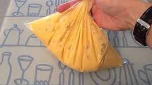 Faire Une Poche A Douille Astuce Patisserie Youtube Poche A Douille Poire Recette Faire Des Oeufs Poches