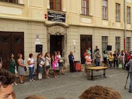 Colegiul naţional samuel von brukenthal. Sute De Elevi Ai Colegiului NaÈ›ional Brukenthal Au PÄƒÈ™it In Noul An È™colar Eveniment Tribuna