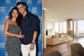 Cristiano ronaldo adquiriu um apartamento no centro de lisboa avaliado em vários milhões de uma penthouse, no centro de lisboa, com uma vista panorâmica única, é a última aquisição de. Ate Piscina No Terraco Conheca O Apartamento De R 40 Mi De Cr7 Fotos R7 Fora De Jogo