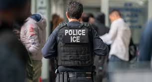 Así lucen los agentes ICE en Estados Unidos | Foto: Univisión   