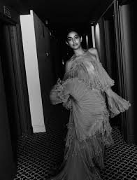 Black And White Fashion Aesthetic Pin By Caroline On Monochrome With Images Black And White Aesthetic White Fashion Goddess Fashion