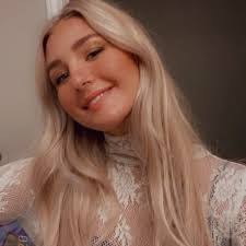 Robin Karns's Instagram, Twitter & Facebook