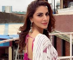 8 Latest Blouse Designs That You Need To Steal From Kundali Bhagya Actress Shraddha Arya Preeta in kundali bhagya saree collection! kundali bhagya actress shraddha arya