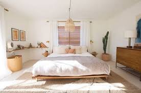 It is about how we organize efficiently, picking only the essentials, and minimize the clutter. Minimalist Bedroom Ideas 20 Design Trends With Latest Decor Famedecor Com