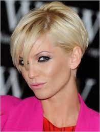 If you have thick hair, you may prefer blunt cuts or short layers. Pin On Bob Frisuren