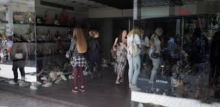 Ανοίγουν τα καταστήματα αλλά με συγκεκριμένες προϋποθέσεις. Kyriakh Me Anoixta Magazia Ekptwseis Mexri Tis 15 Maioy E8nos