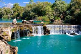 Дальше от берега в зоне новостроек перепады меньше. Vodopad Manavgat