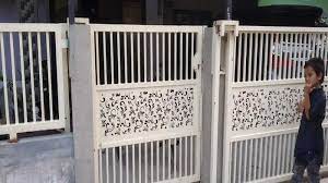 Di bawah ini adalah beberapa model pagar rumah mewah minimalis modern 2020. Bebas Pilih Motif Dan Corak Tren Pelat Ukir Untuk Rumah Modern Tribun Pekanbaru