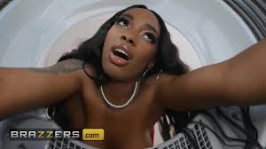 تسللت صديقة زميلتي في السكن ذات البشرة السمراء إلى غرفتي لتمتص قضيبي  الأبيض. - مجموعة أفلام سكس مجانية- Only Brunettes porn - only-brunettes.com