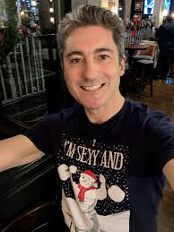 I have arrived at my final destination of the day and it has been another  very amazingly busy day in SHOWBIZ. Tonight is my final night for this year  at the Goose