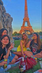 That meant any music published by a smaller label rather than one in the course of the 1980s indie music went from incredibly niche (basically listened to by. Pin By Aesthetic For Everyone On Indie Dreams Aesthetic Indie Indie Kids Indie Girl