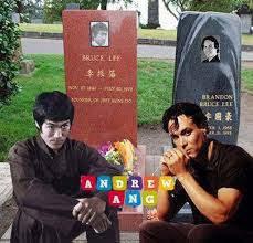 În iulie 1973, bruce lee, în vârstă de 32 de ani, era unul dintre cei mai adulați practicanți de arte marțiale din lume, actor charismatic și preocupat de. 30 Ideas De Bruce Lee En 2021 Artes Marciales Bruce Lee Fotos De Bruce Lee