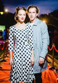 Оксана акиньшина, никита и михаил ефремовы, юлия хлынина, павел табаков, евгения добровольская, александр робак, светлана камынина, алексей макаров, тимофей трибунцев, александра урсуляк, сергей чонишвили, олег васильков, виктория толстоганова. Yuliya Hlynina Biografiya Informaciya Lichnaya Zhizn Foto Video