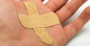 Como Remover El Adhesivo De Un Vendaje De La Piel In 2020 Iron Deficiency Cells And Tissues Body Tissues