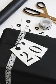 Birthday Black And White Wrapping Paper Black White How Cool This Is The Most Incredible Gift Wrapping Idea That You Can Have When Birthday Wrapping Ideas Birthday Gift Wrapping Gift Wrapping