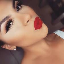 Maquillaje con Labios Rojos para Navidad