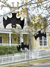Halloween Gartendeko Zum Selbermachen Fledermaeuse Schwarz Papier Halloween Gartendeko Halloween Deko Ideen Halloween Selber Machen