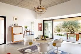 Nos chaises tulipes sont inspirées par le designer eero saarinen ©. La Chaise Tulipe D Eero Saarinen Une Chaise Au Design Indemodable Mag Decofinder