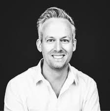 🔶️Hier stond je dan vanavond, het was best spannend en toch ook fijn🔶️ Na  2,5 jaar(met een pauze van 6 maanden) vandaag mijn laatste werkdag bij  a.s.r. real estate. Als 'externe' heb