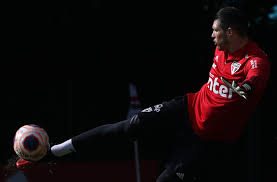 Der fußballspieler tiago volpi (tiago volpi) war in der saison 2019/2020 bei fc sao paulo unter vertrag und wird dort als torwart eingesetzt. Tiago Volpi Explica Porque Nao Quis Defender A Selecao Mexicana Selecao E Muito Mais Um Sentimento Do Que Um Negocio Torcedores Noticias Sobre Futebol Games E Outros Esportes