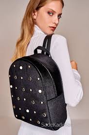 2018 Sirt Cantasi Modelleri Siyah Kadife Inci Detayli Siyah Kadife Trendler