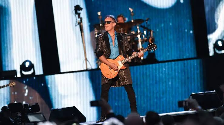 Def Leppard Guitarist Vivian Campbell Recovering After Bone Marrow  Transplant - 93.3 WMMR