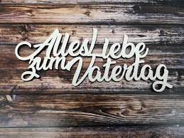 Entdecke zartschmelzende milka alpenmilchschokolade, den milka shop mit personalierbaren schokoladen geschenken und spannende aktionen. Mk Schoenes De Schriftzug Alles Liebe Zum Vatertag Aus Holz