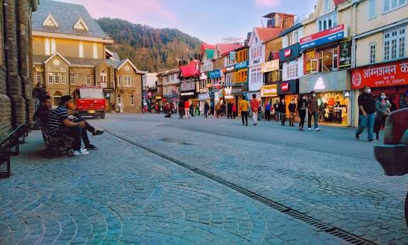 Old Manali cafes and wooden cottages, a peaceful stop in the Delhi to Shimla-Manali Himachal Trip Cost itinerary