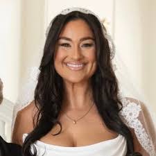 Lily Buck's Instagram, Twitter & Facebook