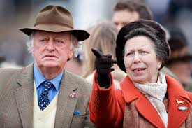 Ex-marido de Camilla vira braço direito da Princesa Anne, irmã de Charles, cinco décadas após affair dos dois, diz jornal