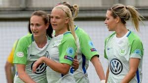 Get the latest on frauen bundesliga. Frauen Bundesliga Kantersiege Fur Fussballfrauen Aus Wolfsburg Und Munchen