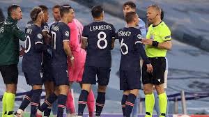 Jun 15, 2021 · björn kuipers, 48 ans, participe à son troisième championnat d'europe (après 2012 et 2016). Champions League News Heftige Psg Vorwurfe Gegen Schiri Kuipers