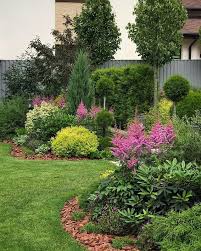 Pin By Linda Macdonald On Dizajn Sada Sloped Garden Small Backyard Landscaping Backyard Landscaping