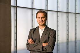 Ein interview mit yilmaz dziewior, direktor des museums ludwig in köln, das, zu den bedeutendsten kunstmuseen europas gehört. Yilmaz Dziewior To Head Cologne S Museum Ludwig Artnet News