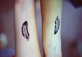 Finger tattoos are so hot right now! 50 Partner Tattoo Ideen Kleine Tattoos Als Liebesbeweis Fur Paare