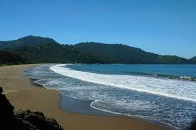 Buka 24 jam, bertemu dengan penduduk yang ramah, dan biaya masuk hanya lima ribu, pantai yang satu ini wajib masuk list destinasi. Pantai Bandealit Destinasi Pantai Yang Eksotik Di Kabupaten Jember Satu Kalimat