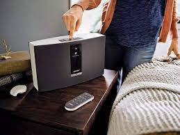 Der kabellose samsung multiroom speaker sorgt dank integriertem woofer für satten sound und lässt sich flexibel dort aufstellen, wo man ihn braucht. Drahtlos Musik Im Ganzen Haus Horen Hausbauhelden De